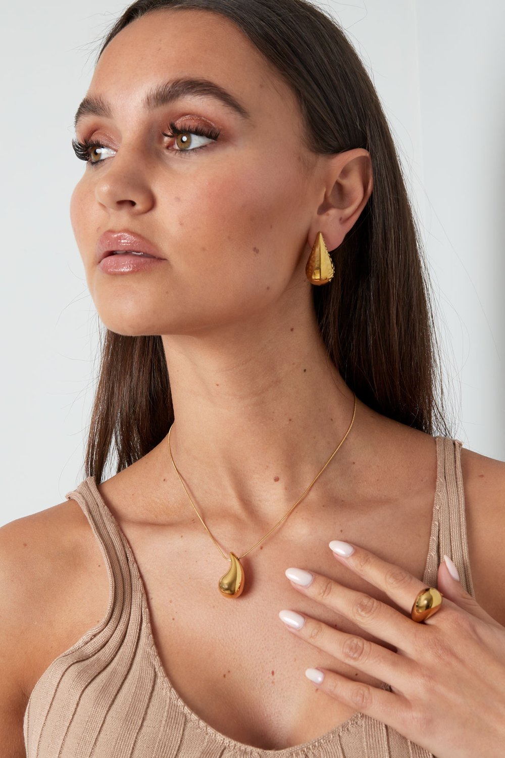 Thin necklace with drop charm h5Picture2